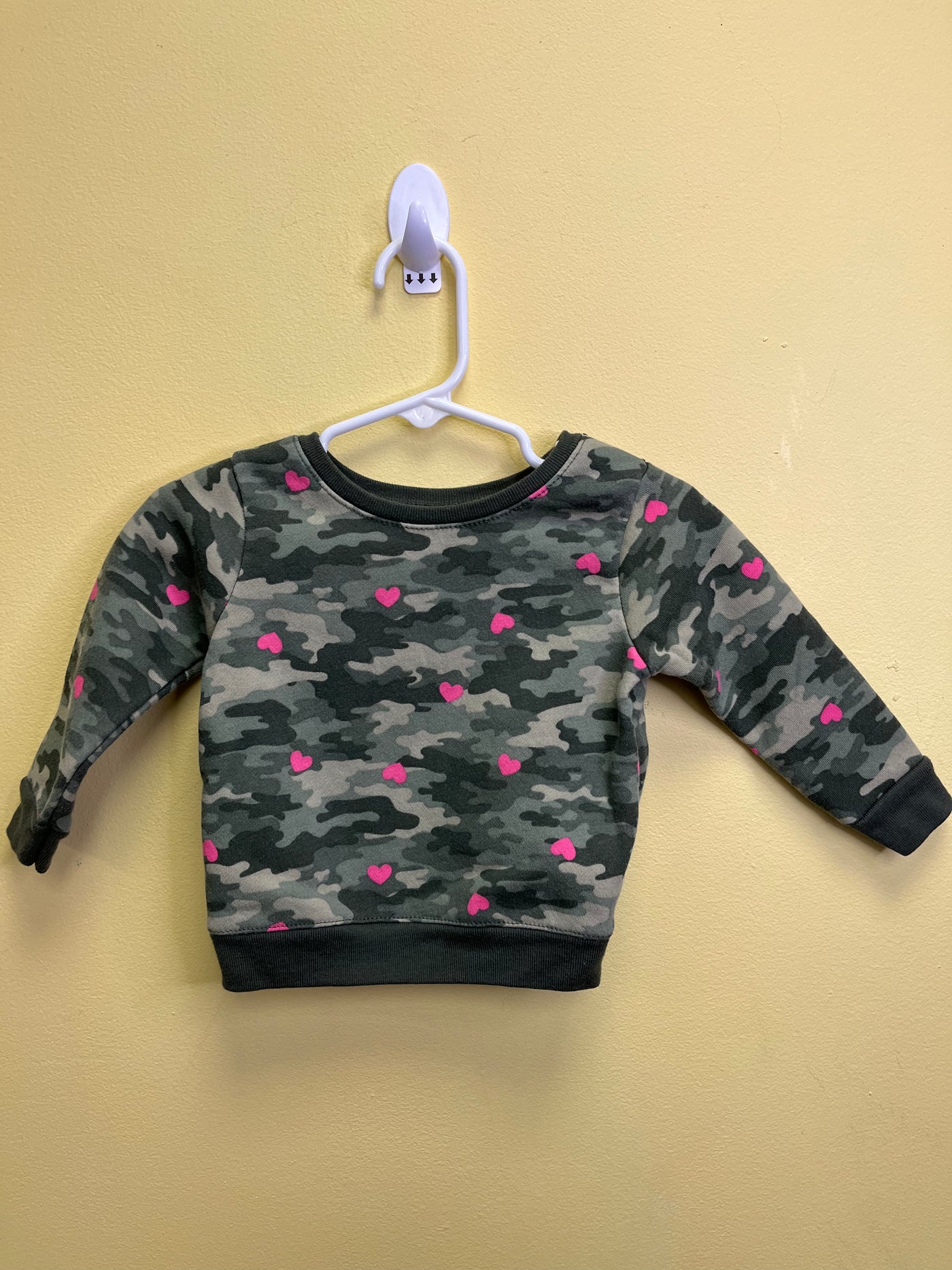 Girl 6-9 mo Green Camo Long Sleeve Sweatshirt with Pink Hearts