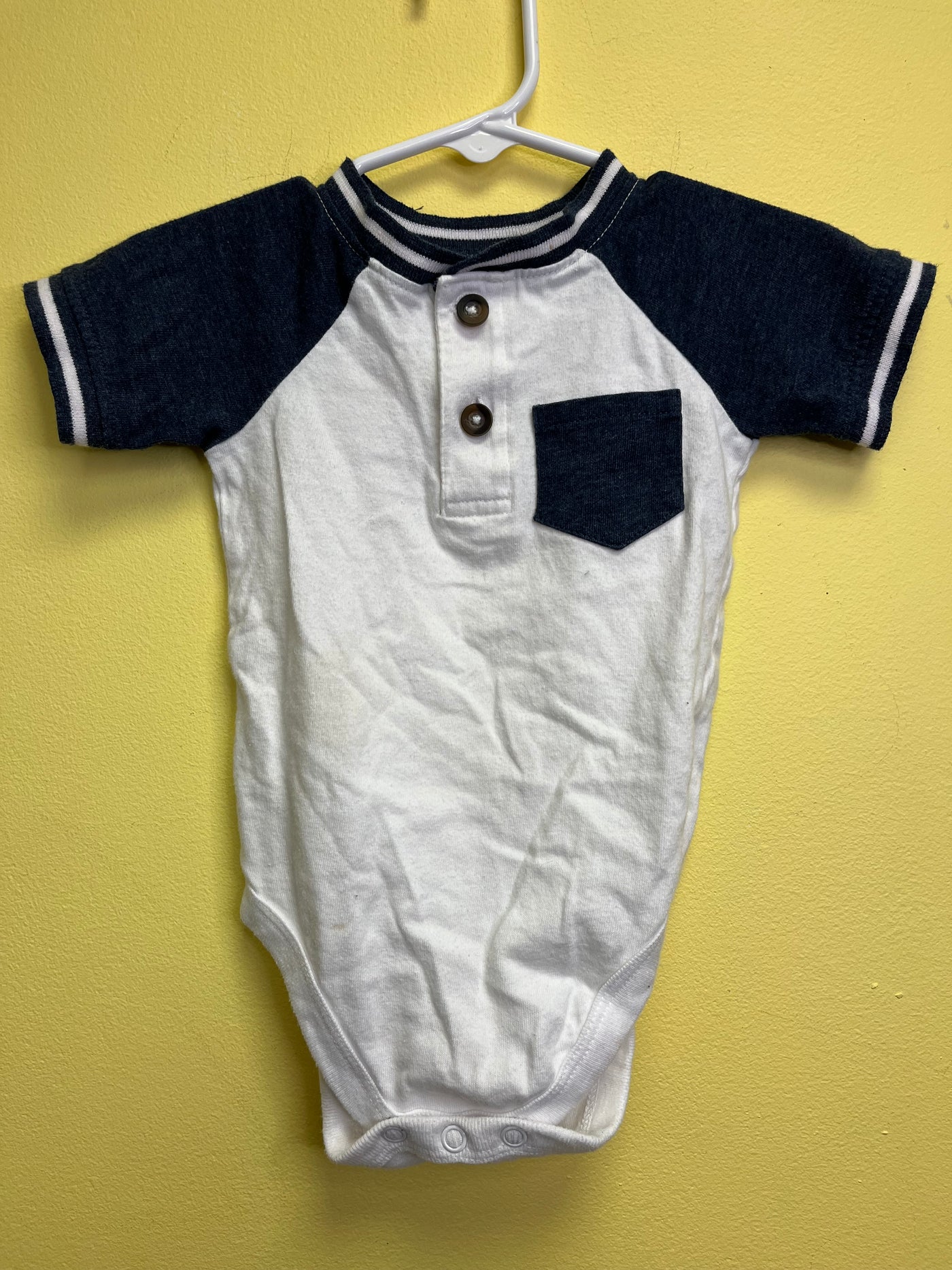 Boys 12 mo White with Black Short Sleeve  Onesie with Pocket