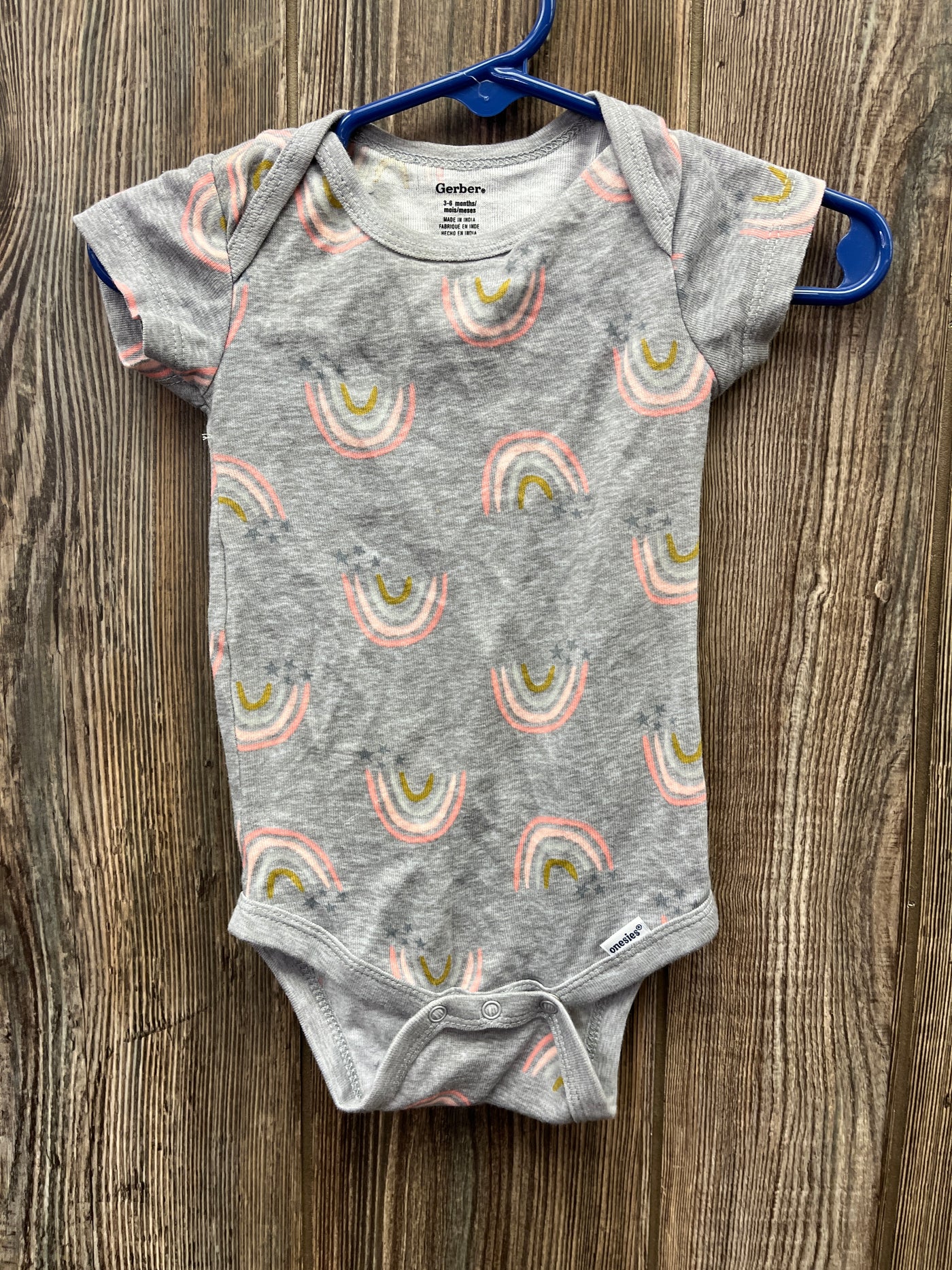 Girl 3-6 mo Gray Short Sleeve Onesie with Rainbows