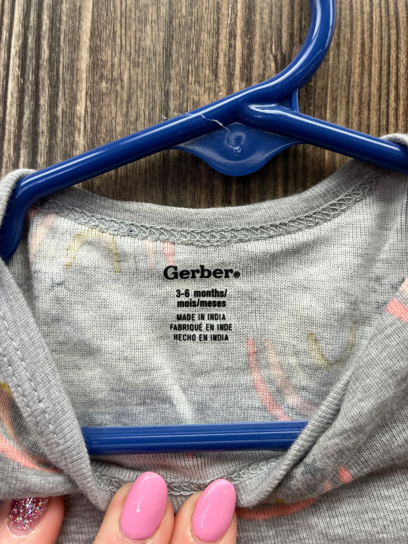 Girl 3-6 mo Gray Short Sleeve Onesie with Rainbows