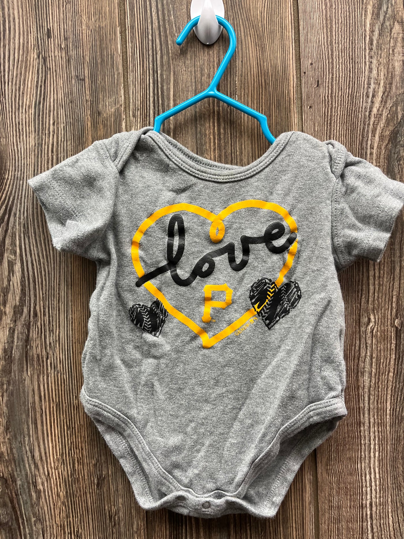 Girls 6-9 mo Gray Short Sleeve Pirates Onesie