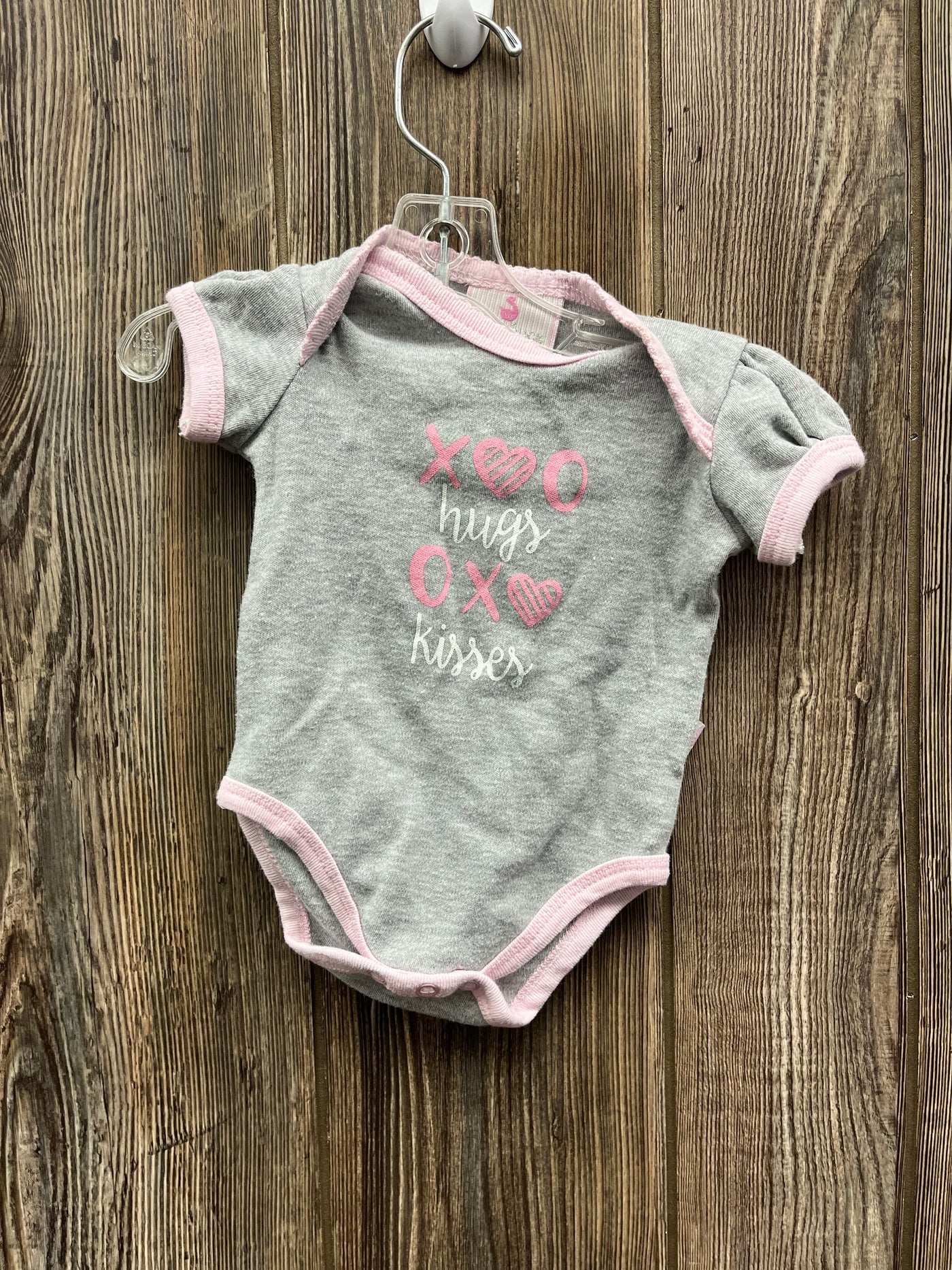 Girl 0-3 mo XOXO Onesie