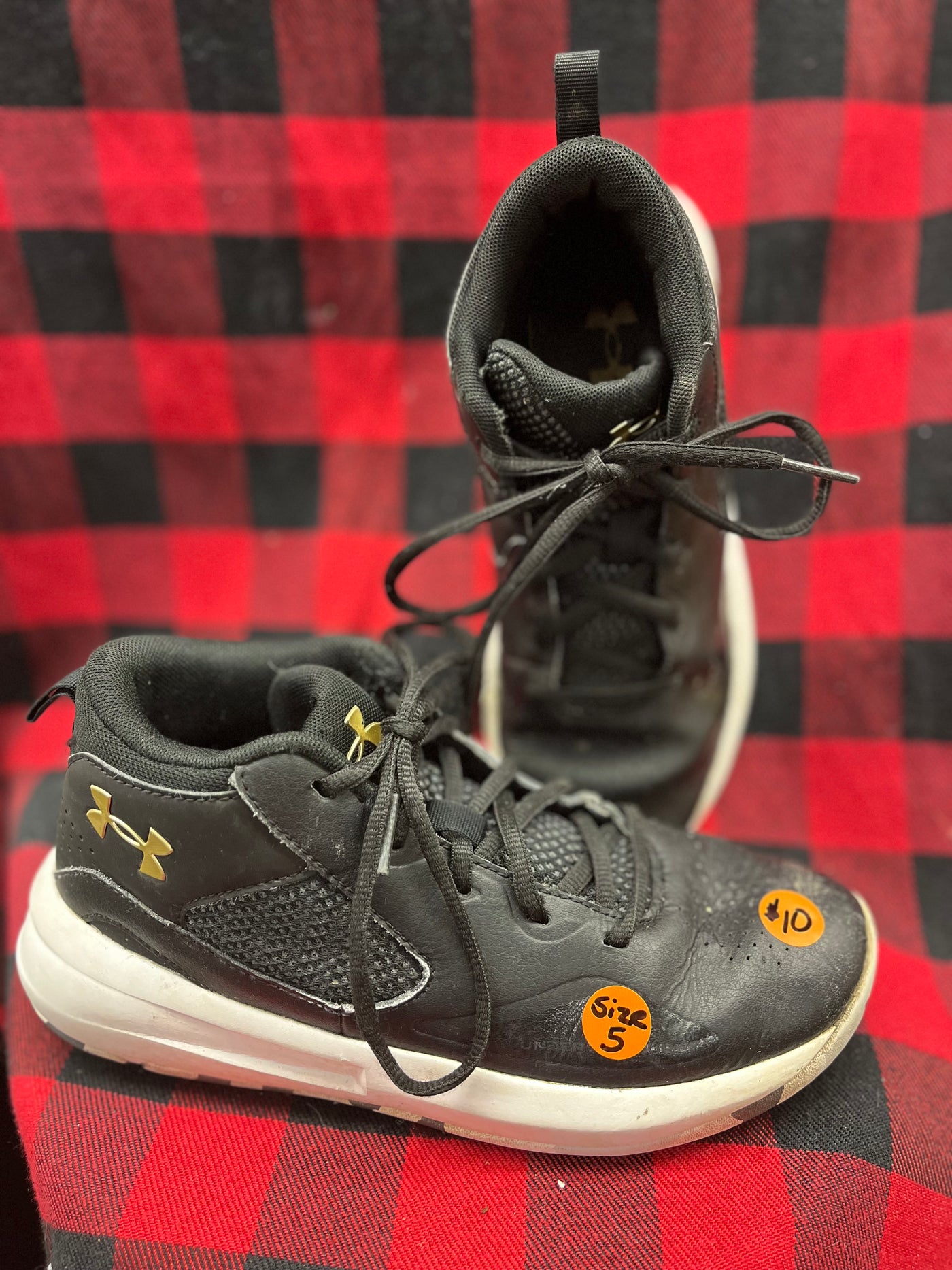 Boys Youth 5 Under Armour Shoes